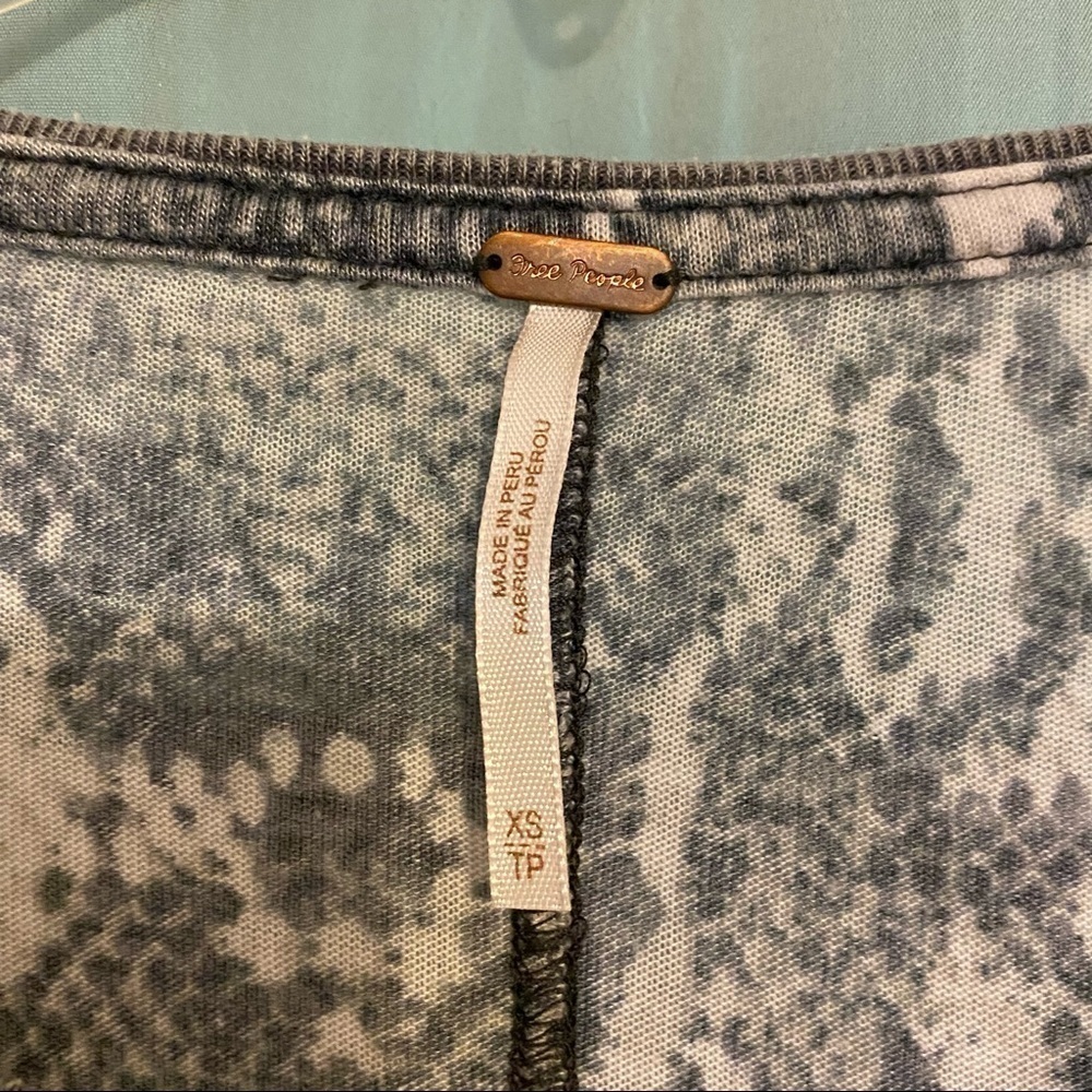 Free People SnakeSkin Tourist Distressed T-Shirt Sz XS - Picture 2 of 8
